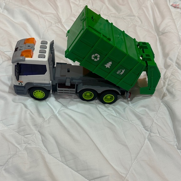 NEW Green and White Toy Garbage Truck - Picture 2 of 9